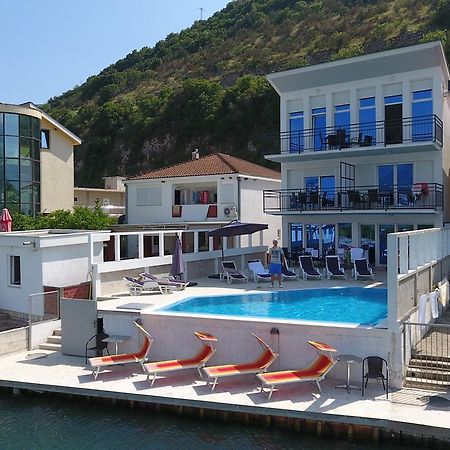 Apartments Riverside Herceg Novi Bagian luar foto
