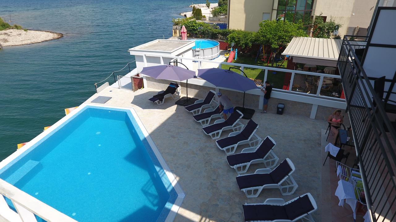 Apartments Riverside Herceg Novi Bagian luar foto
